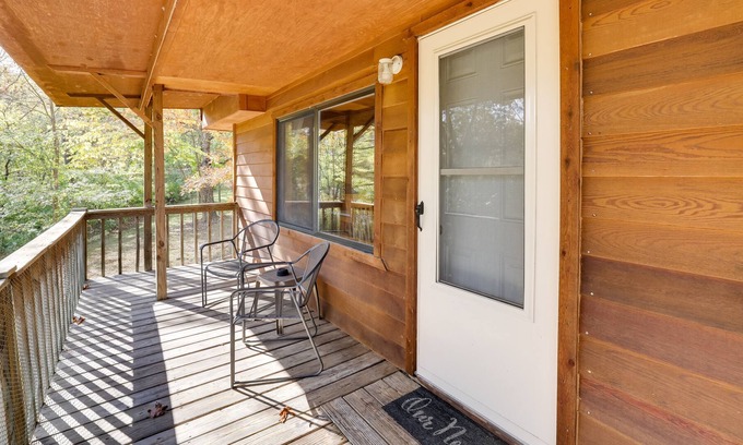 Eagle Rock Apartment | Table Rock Lake Escape w/ Fire Pit, Grills!