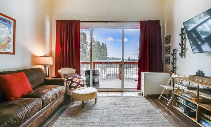 Truckee Condo | Tahoe Donner Lodge, Lofted King Studio #228