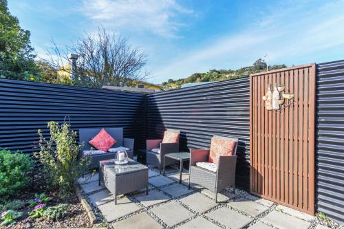 Tahunanui House | Tahunanui Shoreside - Nelson Holiday Home