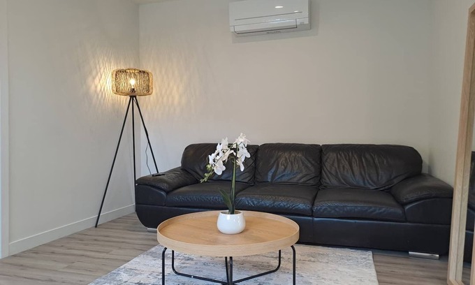 Saint Kilda House | Tainui Charm - 2 Apartments