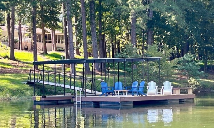 Woodstock House | Tall Pines Retreat, Dogs OK, 15 miles to LakePoint