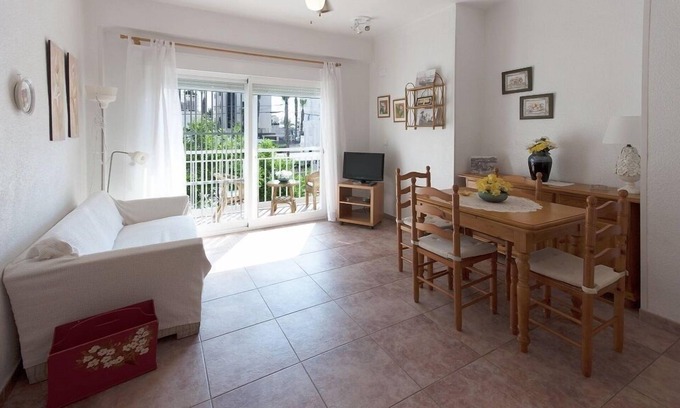 Grao de Gandia House | TALLAROL - Sunny apartment with furnished balcony on the second line to the beach.