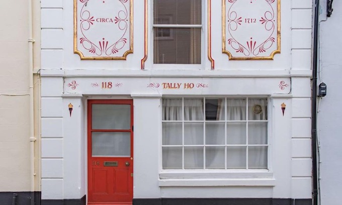 Deal House | Tally Ho
