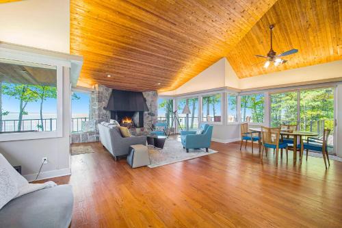 Harbor Springs House | Tally-Sun on the Bluff