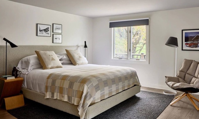 Stowe Area Hotel | Tälta Lodge, a Bluebird by Lark | Deluxe Riverside King with Patio | Fire Pits