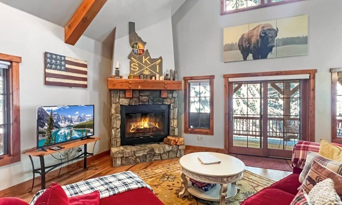 Tamarack Resort Cabin | Tamarack Chalet w/Hot Tub & Outdoor Fireplace