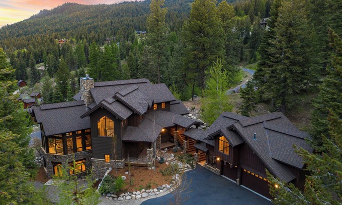 Tamarack Resort House | Tamarack Resort ski-in/ski-out custom estate with beautiful mountain views