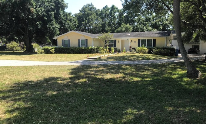 Timberlane Woodlake House | Tampa Lakehouse 5-bedroom houses on a acre