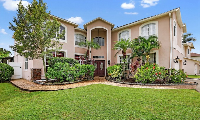 Brandon House | Tampa Luxury Estate: Pool, Theater, Fire Pit & Game Room- Sleeps 14+ in Brandon