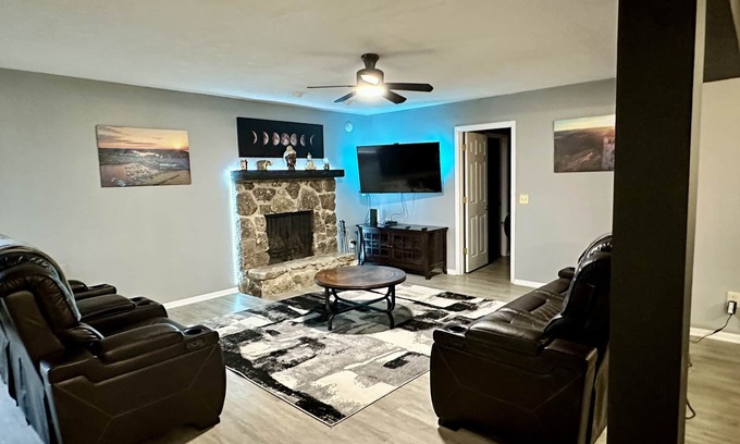 Osage Beach Apartment | Tan-Tar-A #6131: COMFY BED, mins to Margaritaville