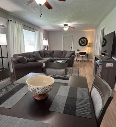 Hendersonville Cabin | Tandem Lodge - Unit 2