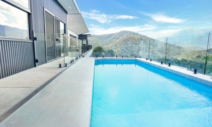 Merrijig House | Tanderra 180 - Meaning "Resting Place" - Sleeps 12