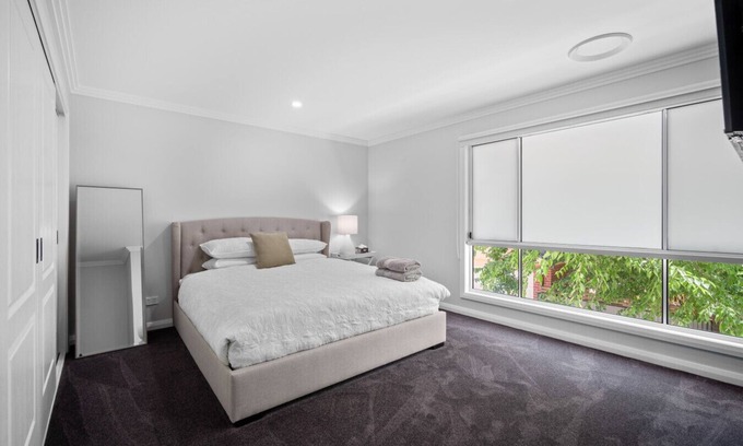 Wagga Wagga Apartment | `Tanderra` - Apt 2 Central Wagga