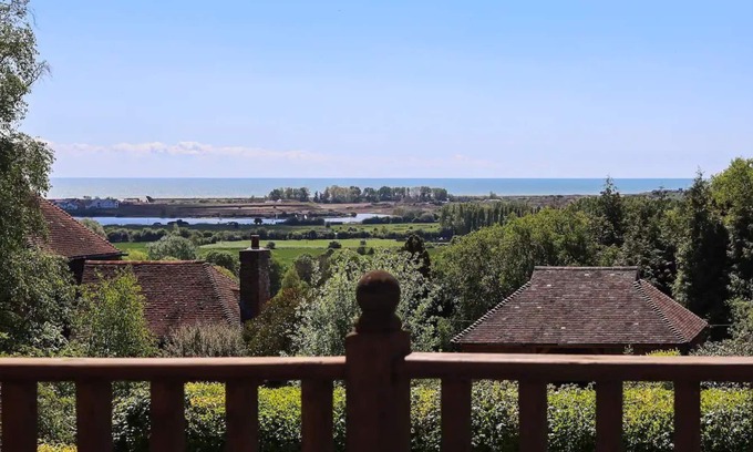 Lympne Cottage | Tanga - a holiday let that sleeps 4 guests in 2 bedrooms