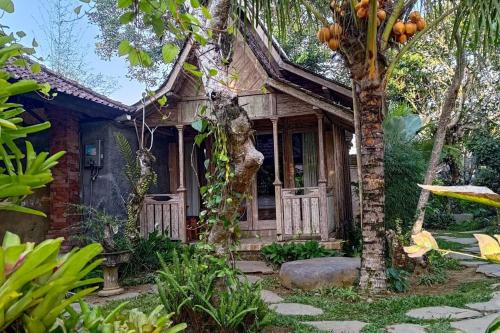 Tampaksiring Villa | Tangkas wooden house