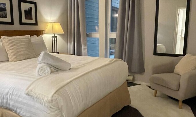 Whistler Village Apartment | Tantalus Boutique Lodge Mountain Ski Suite