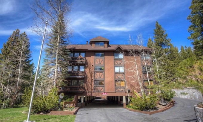Incline Village Condo | Taste of Burgundy - Gorgeous 1 Bedroom Condo