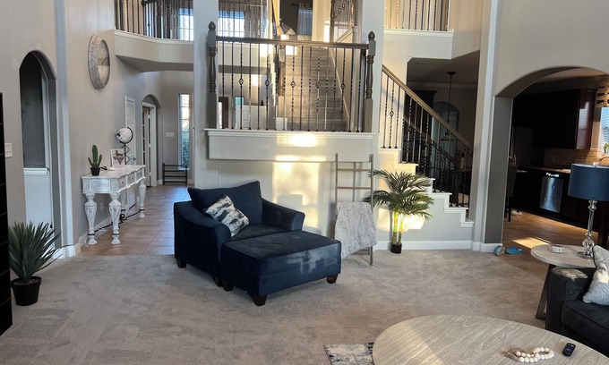 Iowa Colony House | Taste of Texas Luxury A Lakeside Beauty