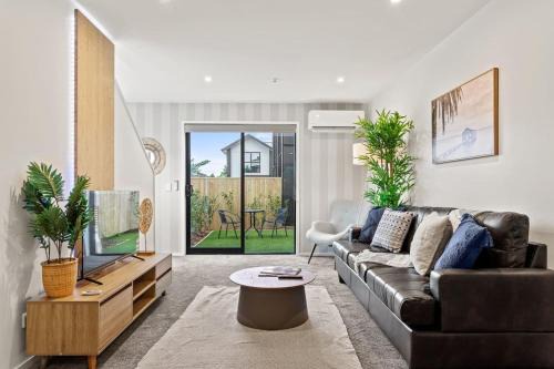 Henderson House | Tasteful Auckland 2 Bed 1 Bath