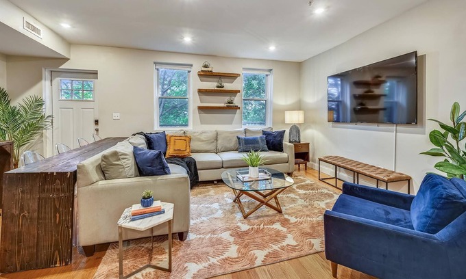 Highland Park House | Tasteful & Timeless Refuge | Near T