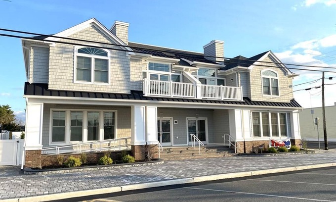 Ship Bottom Condo | Tastefully decorated condo