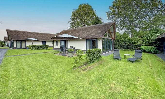 Alphen House | Tastefully decorated country villa