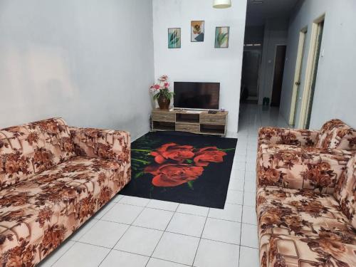 Kampung Rawa House | Taufiq 34 KLIA Sepang with 3 Airconds & Free Wi-Fi