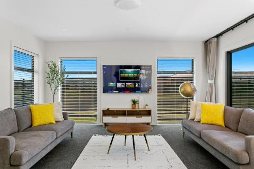 Wharewaka Villa | Taupo New Retreat - Stylish, Convenient and Gully track to the lake