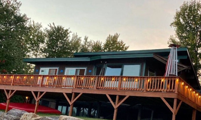 Alburg House | Tavi Haz on Macomber Point