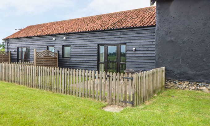 East Dereham Cottage | TAWNY OWL BARN, pet friendly, character holiday cottage in Shipdham