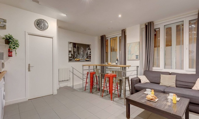 Quartier de la Folie-Mericourt Apartment | TBS 200 - Cosy apartment Quartier Oberkampf