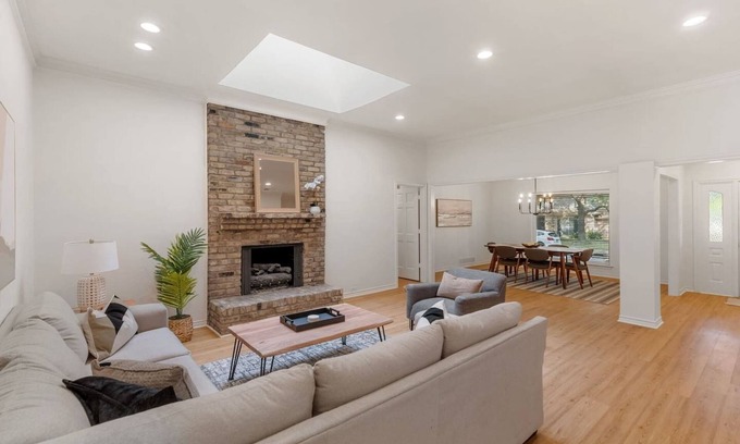 Far North Dallas House | TCH - Spacious 4bd/3.5ba home in Dallas with Pool