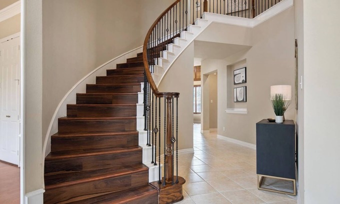 Fort Worth House | TCH - Spacious 5bd/4.5ba in Fort Worth with Office