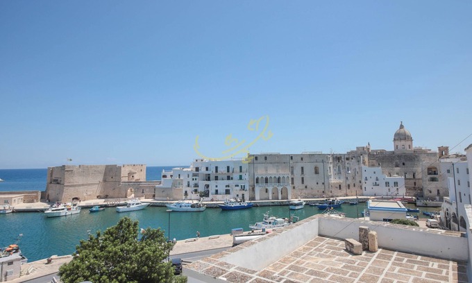 Centro Storico Apartment | TD Palazzo Maris Il Gozzo Townhouse With Sea View