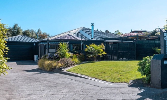 Taupo House | Te Aroha Whare | Serene BnB w/BBQ, Garage & Cozy Style