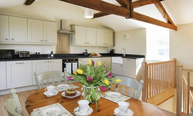 Menai Bridge Cottage | TEAL COTTAGE, pet friendly, with open fire in Menai Bridge