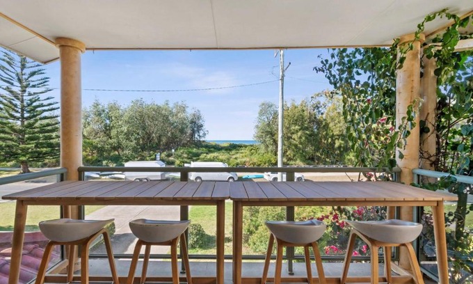 Broulee House | Teds at Broulee
