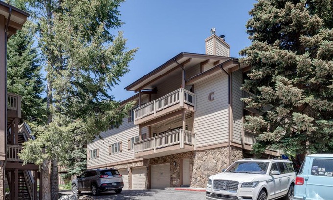 Teton Village Apartment | Teewinot C2