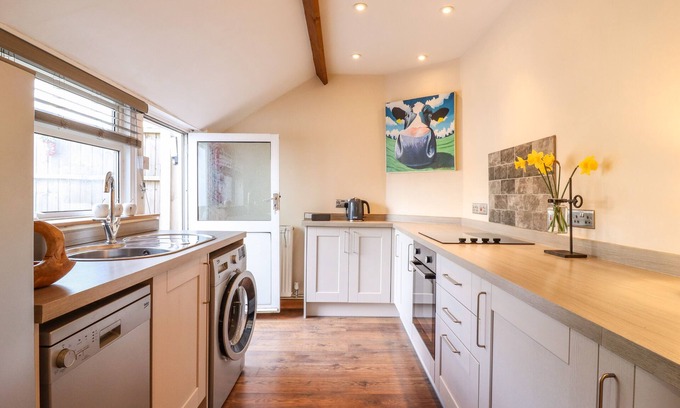 Ham Cottage | TEMBO'S REST, family friendly, with a garden in Eastry