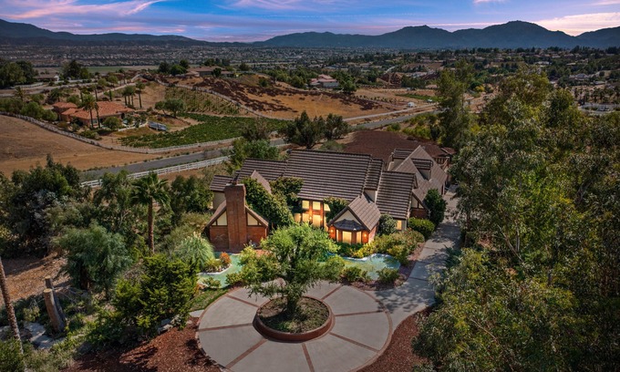 Temecula House | Temecula Romantic Tudor Estate In The Heart Of Wine Country