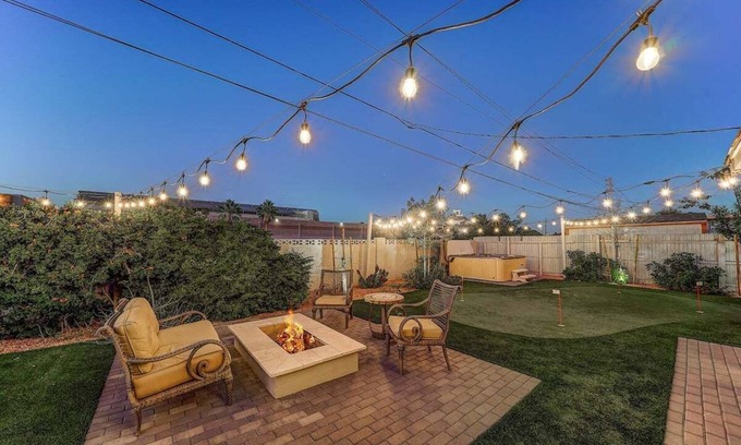 Tempe House | Tempe JOY House with Backyard Sanctuary by ASU