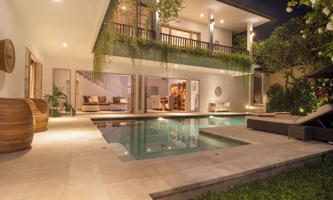 Batu Bolong Villa | Temple Estate; fully serviced 7 Bedroom villa, central Canggu close to the beach