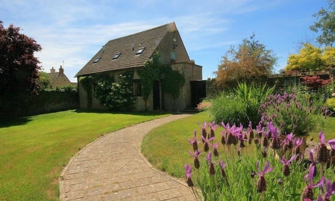 Broadwell Cottage | TEMPLE MEWS, family friendly, with a garden in Stow-On-The-Wold