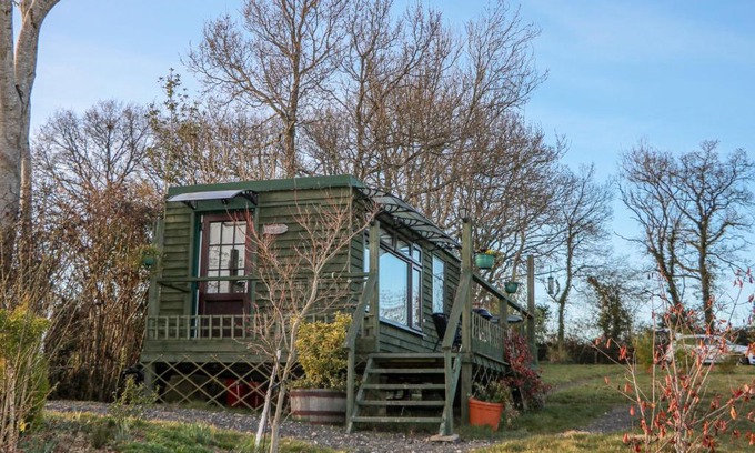 Hadlow Down House | Tench Hut