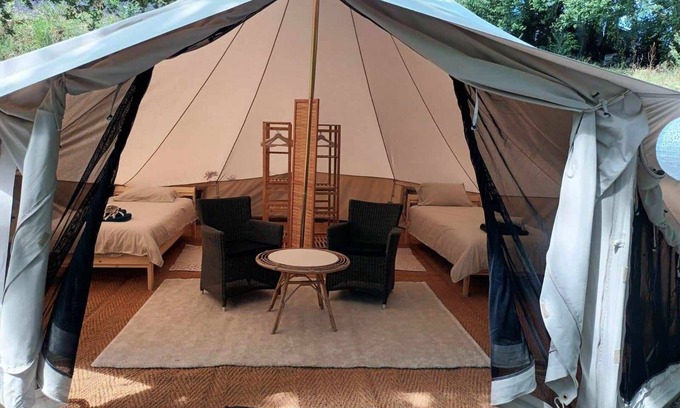 Lacapelle-Pinet Cabin | Tente Glamping Dans le Calme, Avec Piscine, Salle de Bain et Cuisine