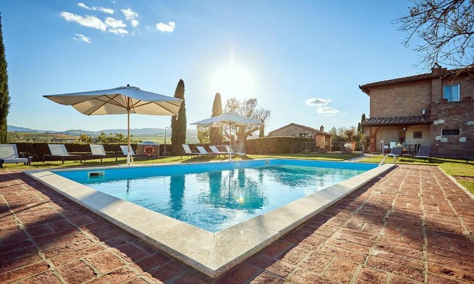 Montepulciano Villa | Tenuta Golo - Villa and Winery - Tuscany
