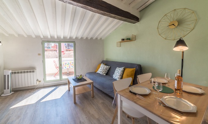 Grasse Apartment | Terrace apartment - Historic center - parking spaces