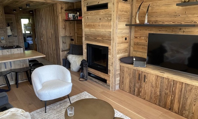 Le Planellet Apartment | Terrace apartment Mont d'Arbois Ski In Ski Out ideal for couple and 2 children