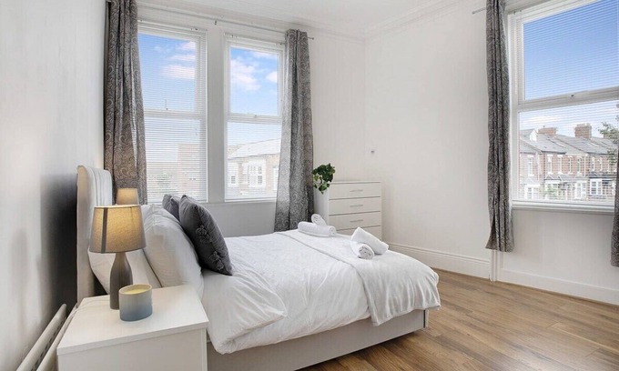 Westoe House | Terrace View Home in South Shields, Sleeps 7