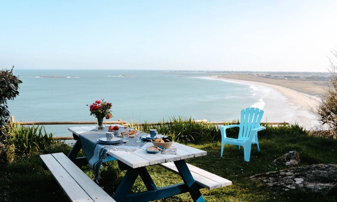 Plouguerneau Apartment | Terrace with sea view for 2 people in Plouguerneau